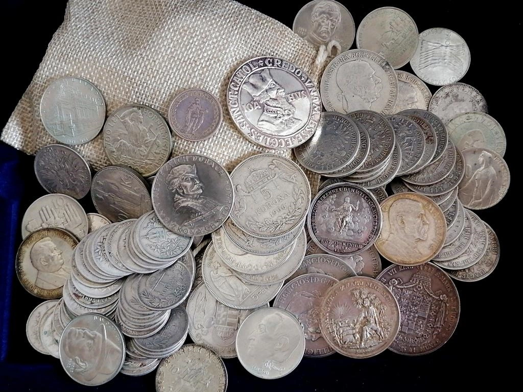 strieborne mince a medaile